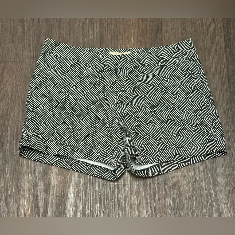 Banana Republic Ryan Fit Shorts – Black White Geometric – Size 8
